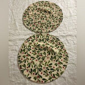 CHRISTMAS ROUND HOLLY AND BERRIES & LEAF WOVEN PLACEMATS (4)
